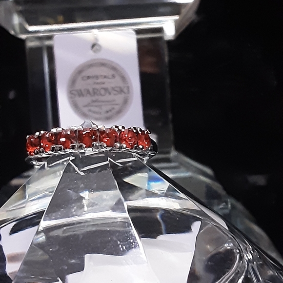 AUTHENTIC SWAROVSKI MANDARIN BAND RING. 9 - Picture 2 of 3